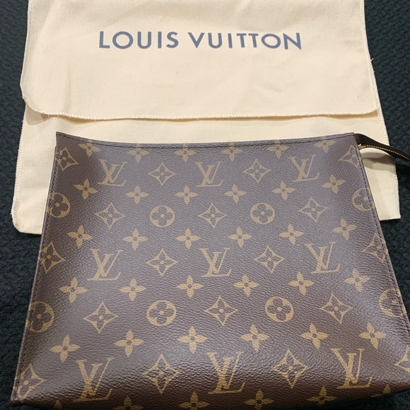 Louis Vuitton Handbags - Authentic Louis Vuitton toilet 26 code M47542